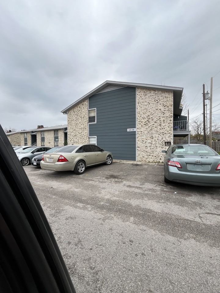 2209 Jennifer Dr #2 - Photo 2 of 2