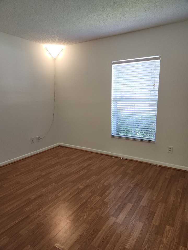 18891 Nw 19th St #1 - Photo 2 of 11
