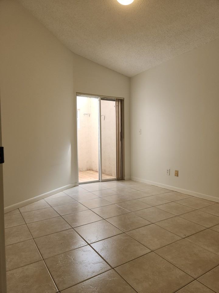 18891 Nw 19th St #1 - Photo 3 of 11