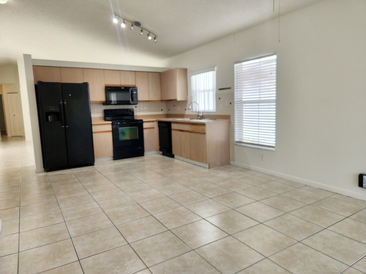 18891 Nw 19th St #1 - Photo 5 of 11