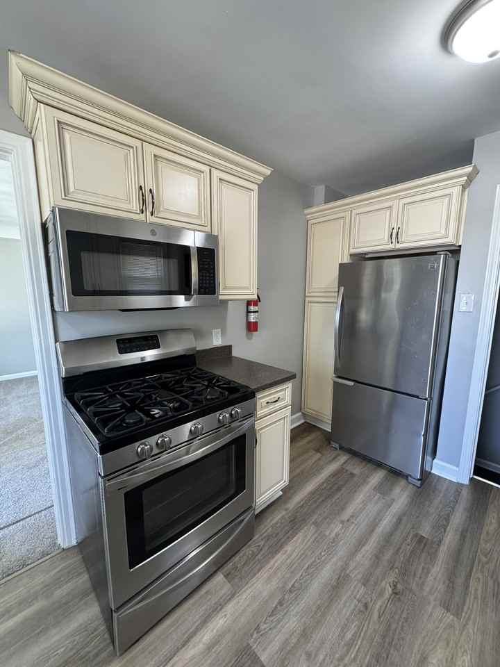 12835 Plum St #1 - Photo 5 of 17