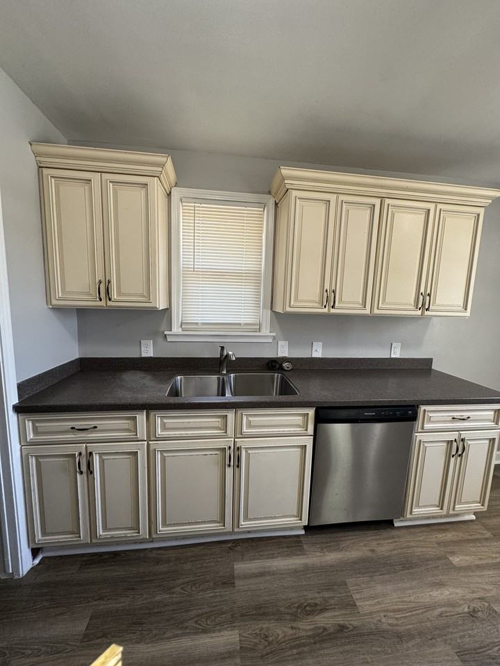 12835 Plum St #1 - Photo 6 of 17