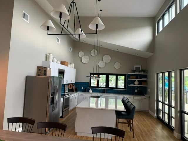 152 Kobus Ct - Photo 4 of 20