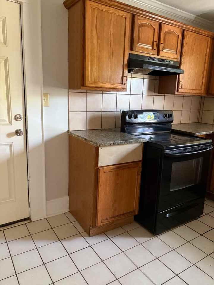 808 Eastway Dr - Photo 3 of 8