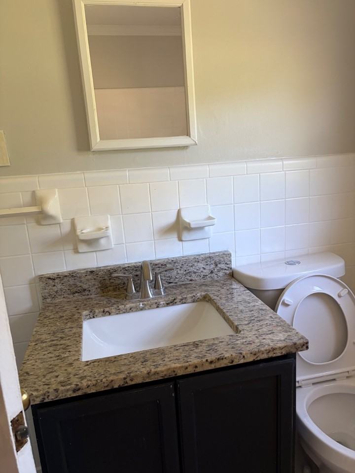 808 Eastway Dr - Photo 5 of 8