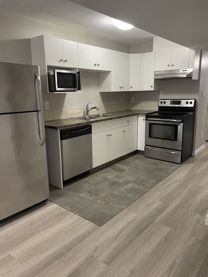 11715 122 St Nw - Photo 7 of 13