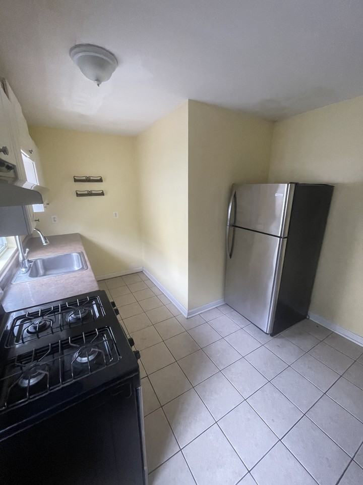 815 Livingston St #1 - Photo 5 of 8