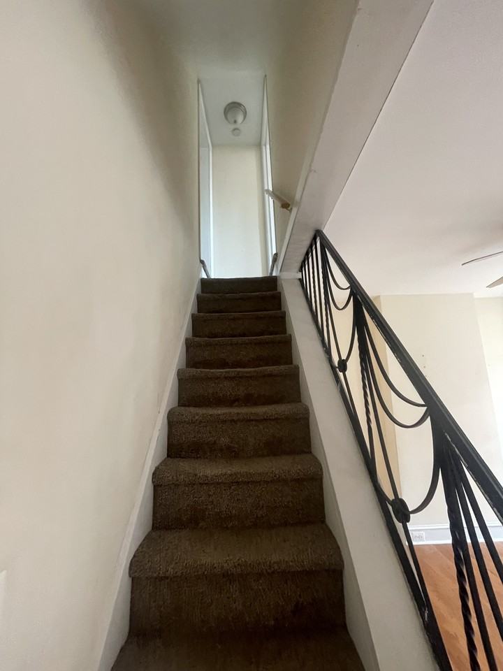815 Livingston St #1 - Photo 6 of 8