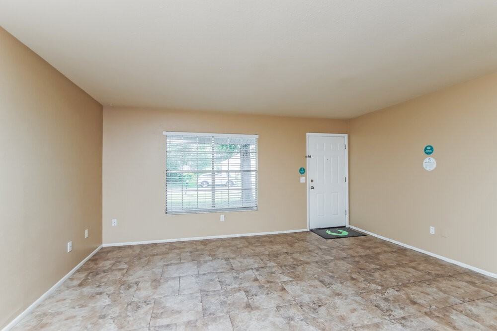1647 Baker St Ne - Photo 4 of 16