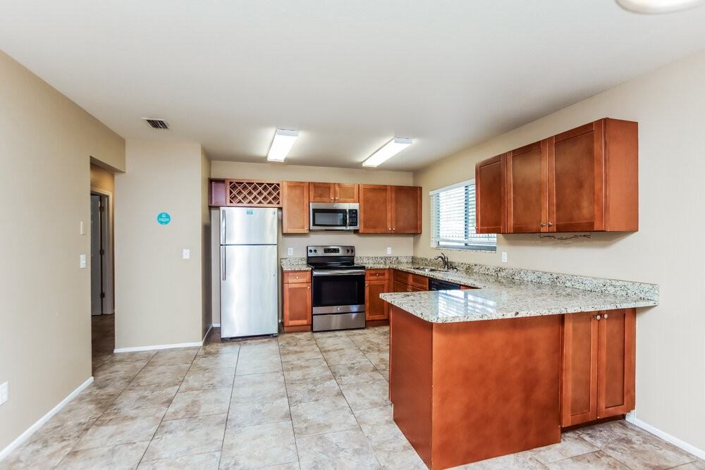 1647 Baker St Ne - Photo 7 of 16