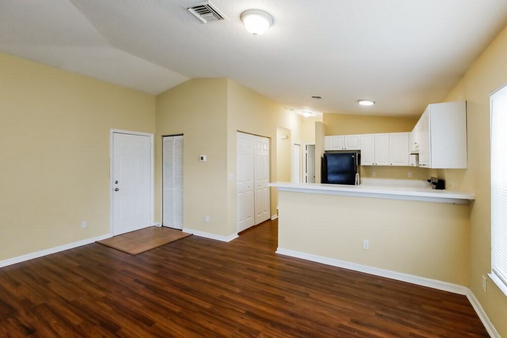 2320 Douglas St - Photo 3 of 16