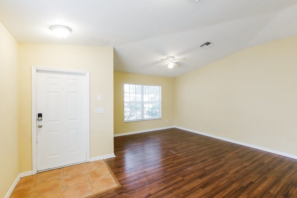 2320 Douglas St - Photo 4 of 16