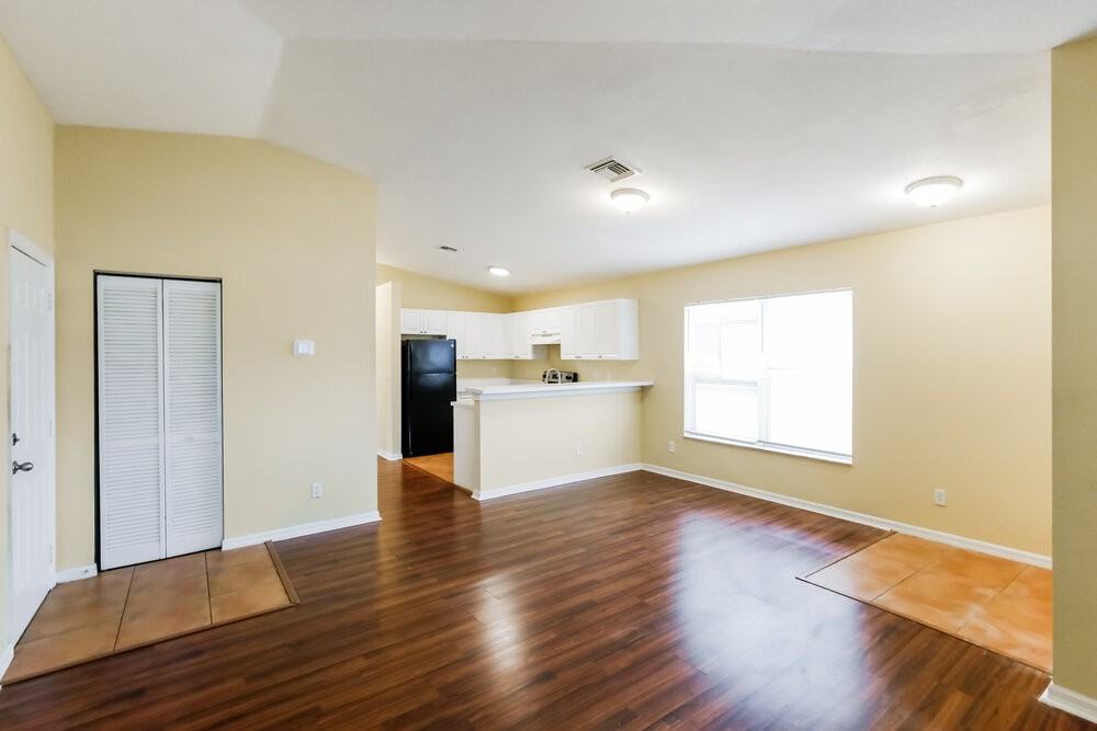 2320 Douglas St - Photo 6 of 16