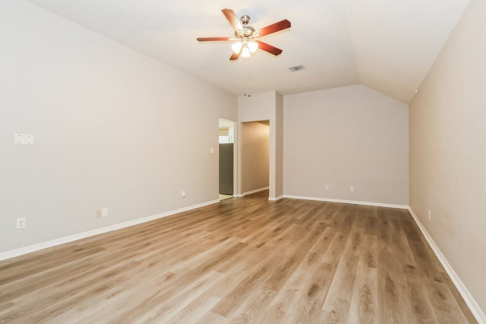 18407 Knob Hill Lake Ln - Photo 3 of 16