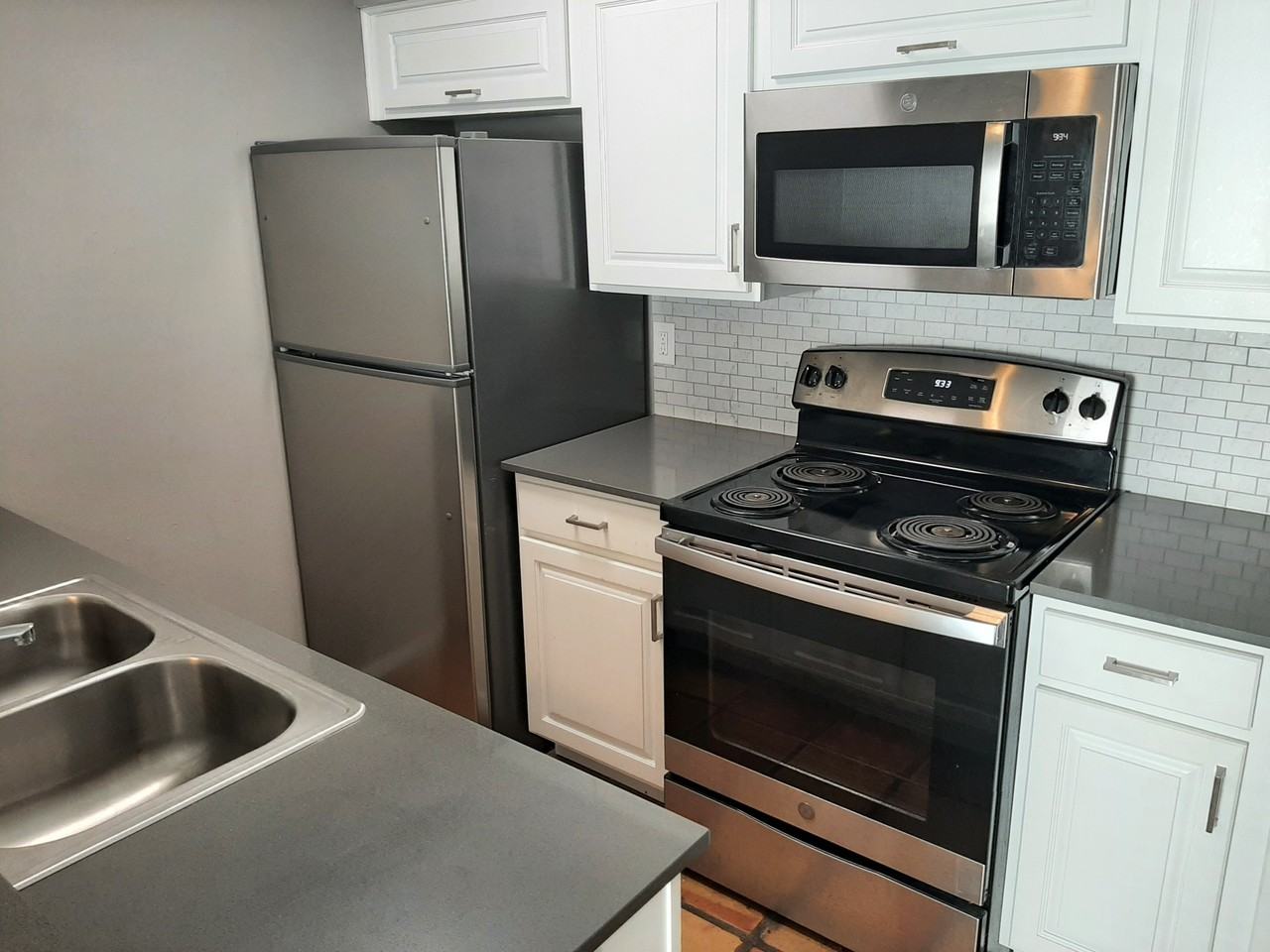 623 W University Ave #1 - Photo 4 of 7