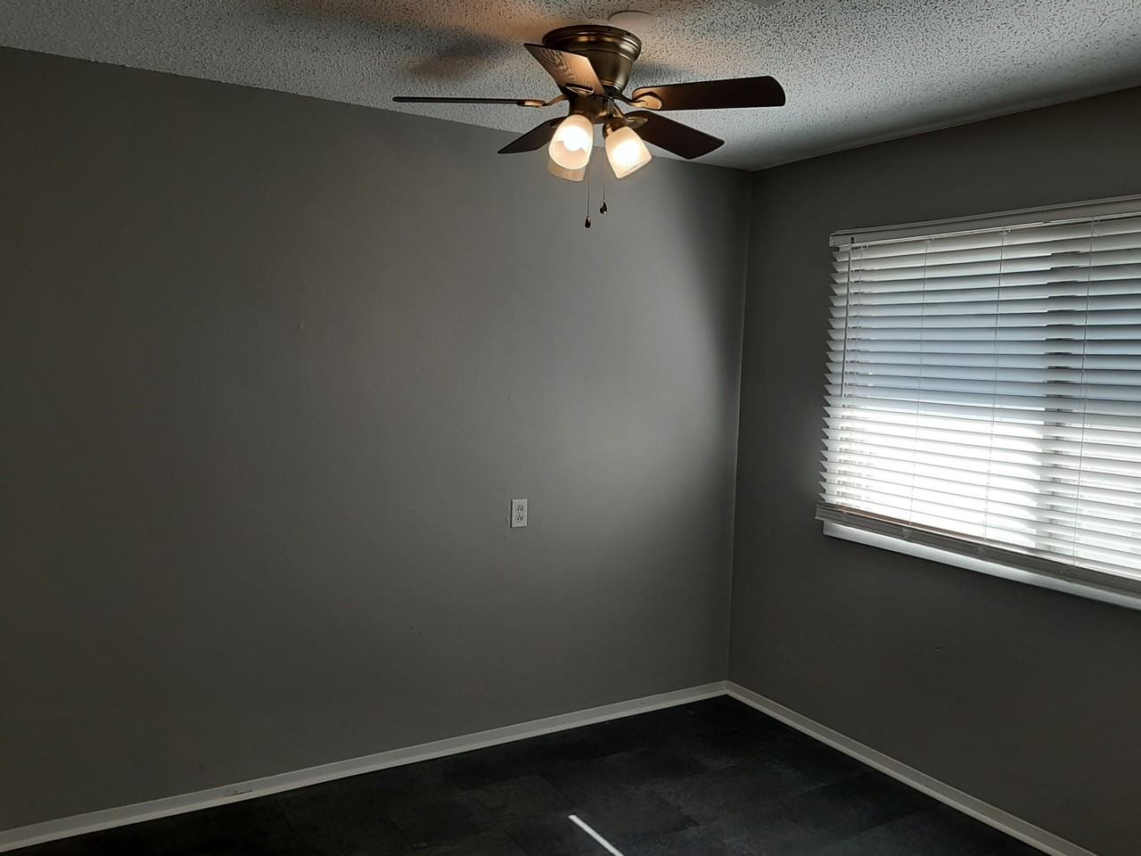 623 W University Ave #1 - Photo 5 of 7