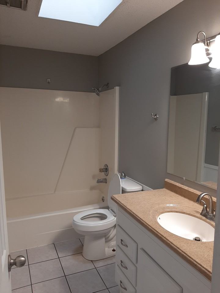 623 W University Ave #1 - Photo 6 of 7