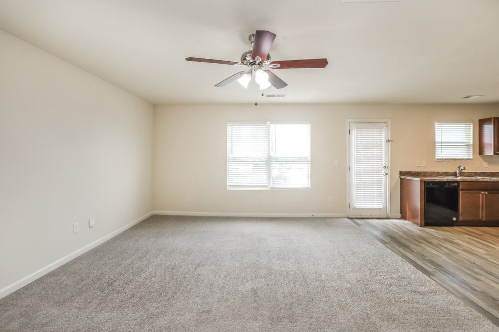 302 Freeman Cir - Photo 6 of 17