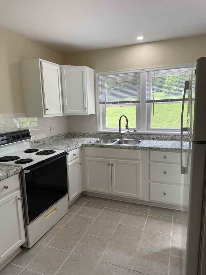 312 N Chilhowee Dr #1 - Photo 6 of 25