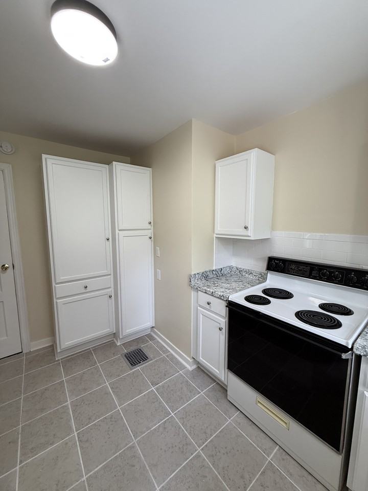 312 N Chilhowee Dr #1 - Photo 7 of 25