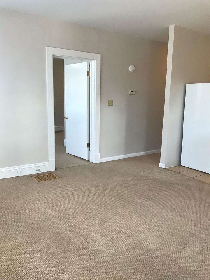 1025 Stratmore AvenueApt 2 - 1st Floor, Rear #2 - Photo 6 of 16
