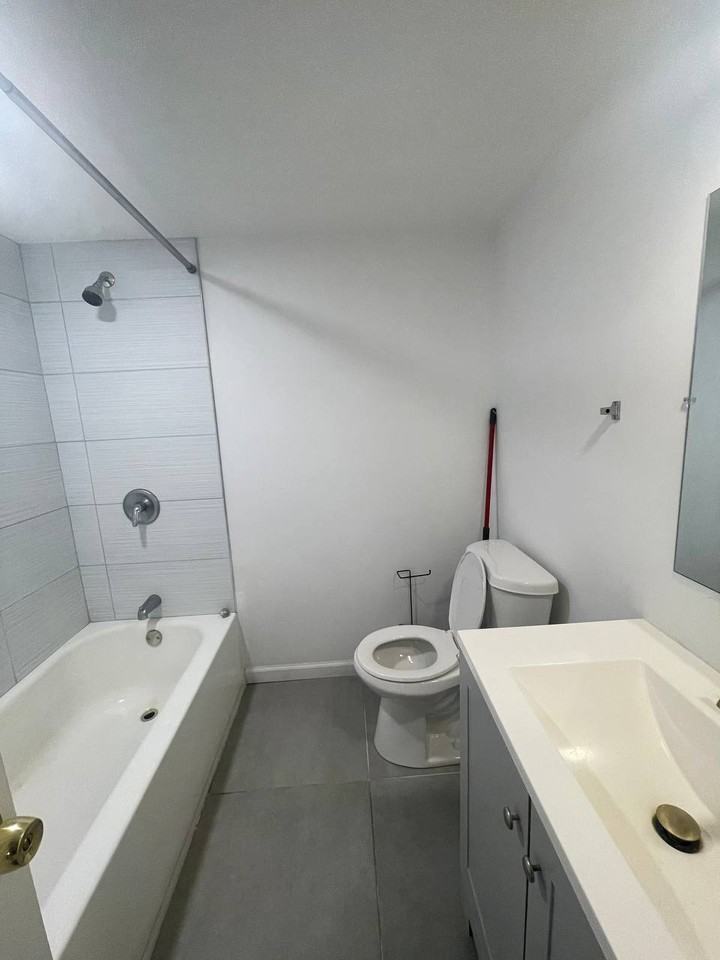 435 Rennard St #1 - Photo 5 of 8