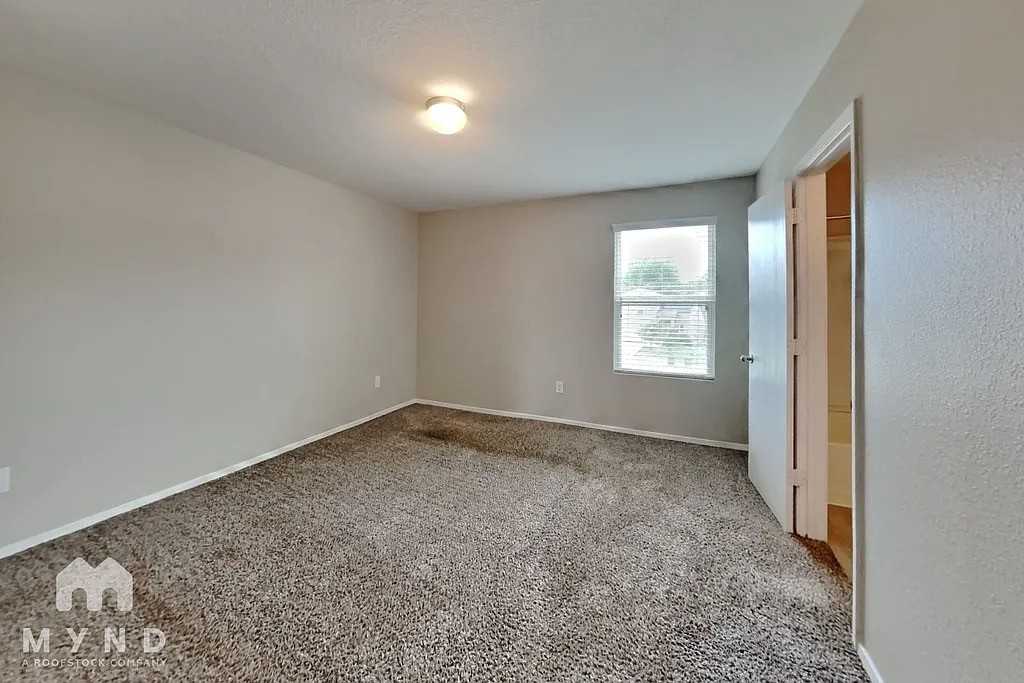 9539 Apple Ridge Lane - Photo 5 of 11