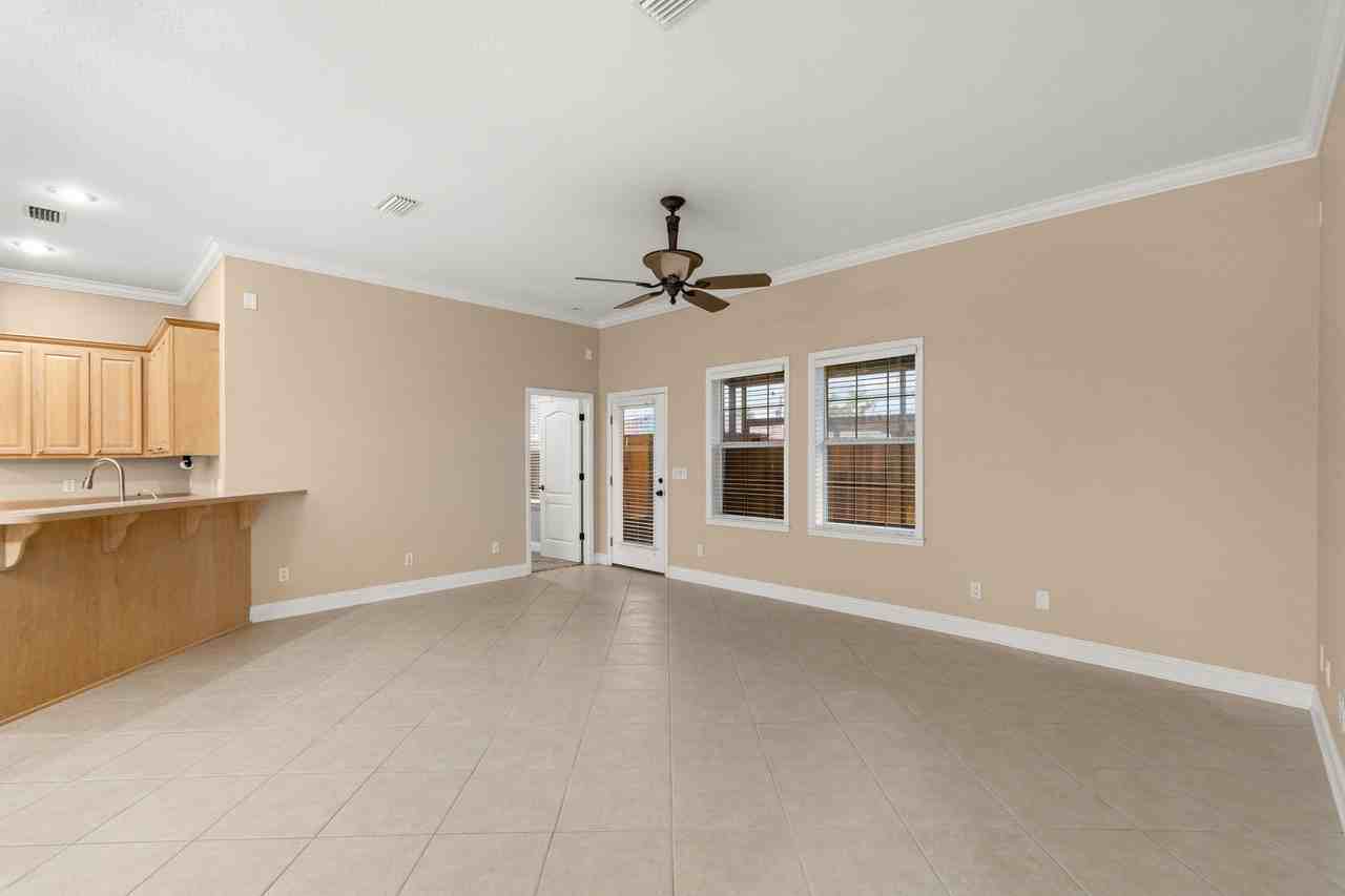 408 W 17th St #1 - Photo 3 of 35
