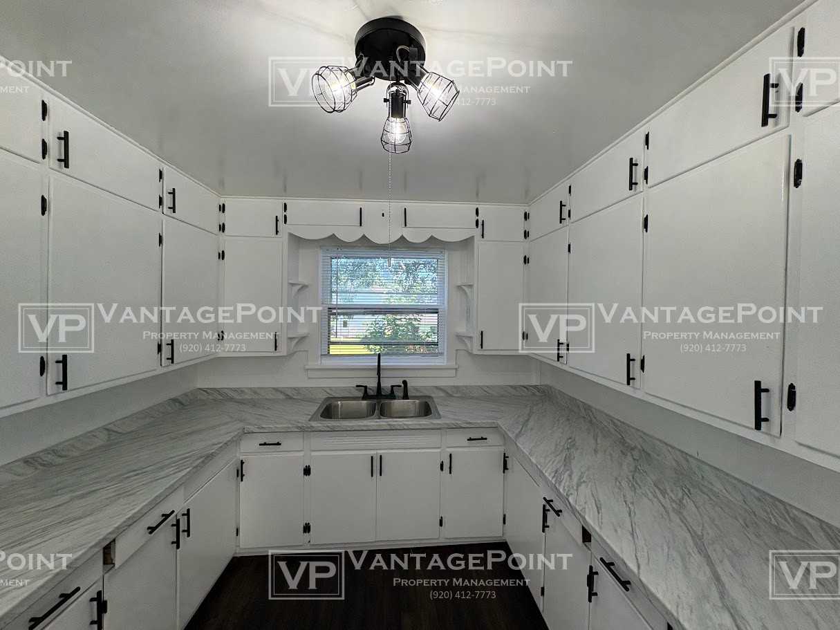 513 E Quincy St #1 - Photo 6 of 17