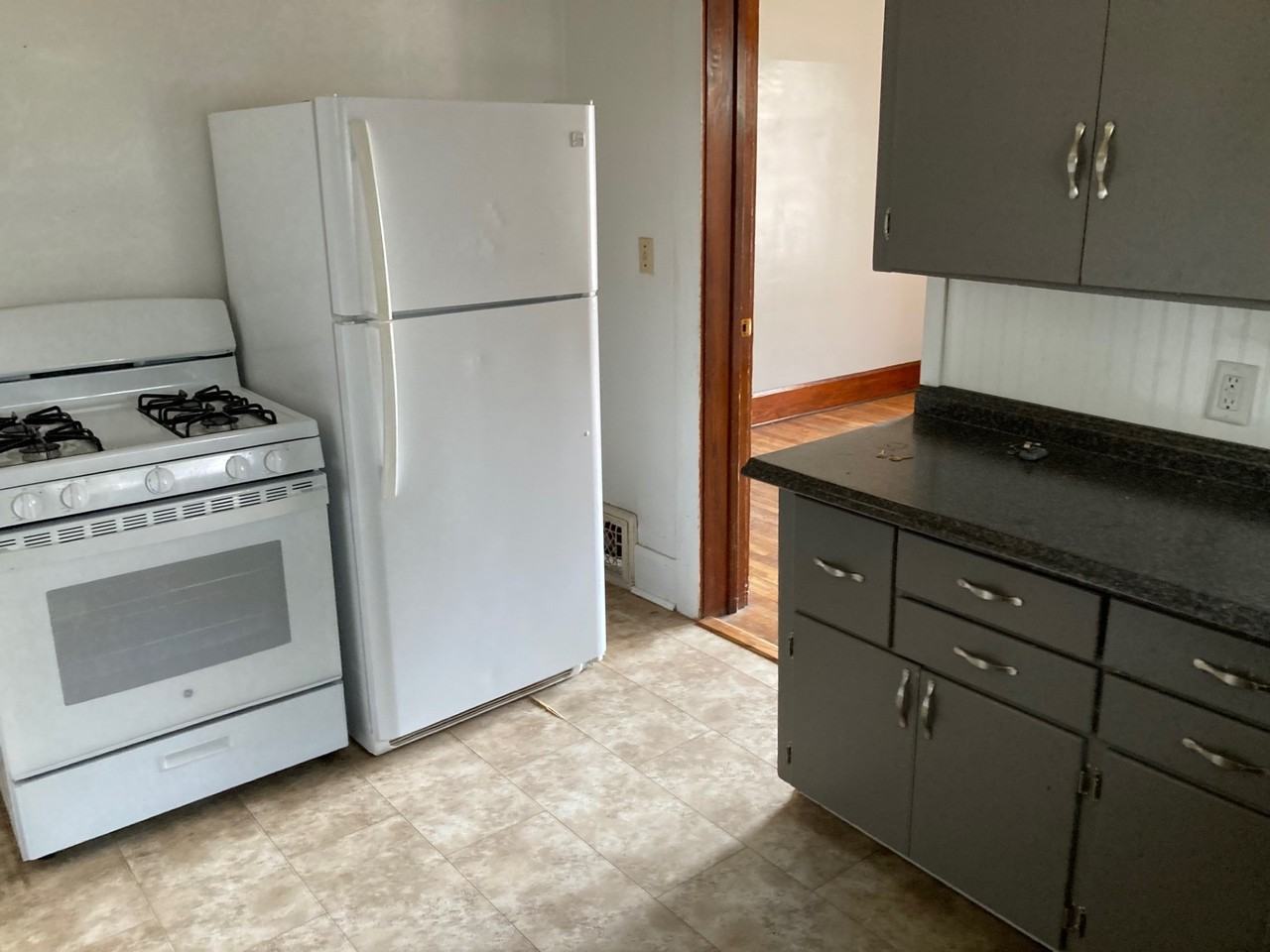 702 N Center St #1 - Photo 2 of 6