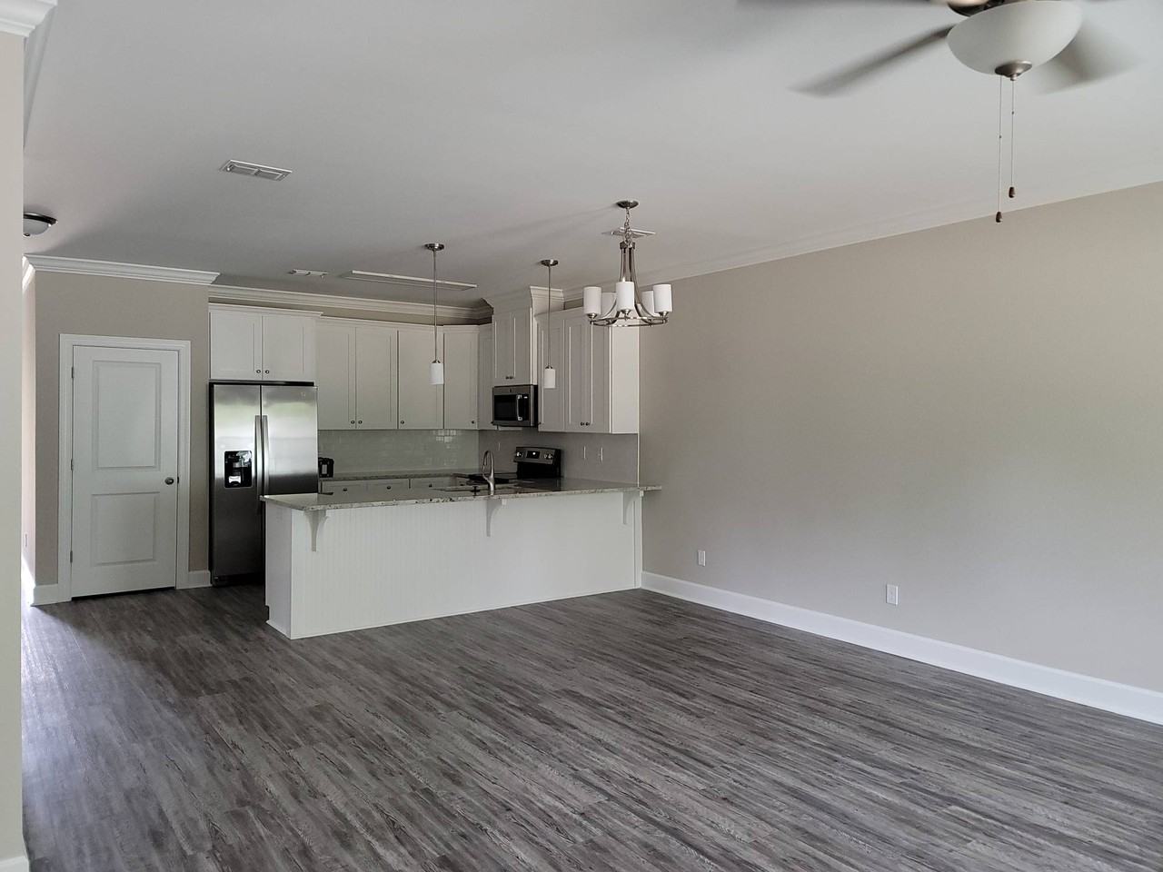 29 Commodore Pl #1 - Photo 3 of 11