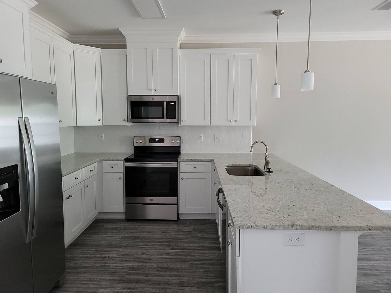 29 Commodore Pl #1 - Photo 4 of 11
