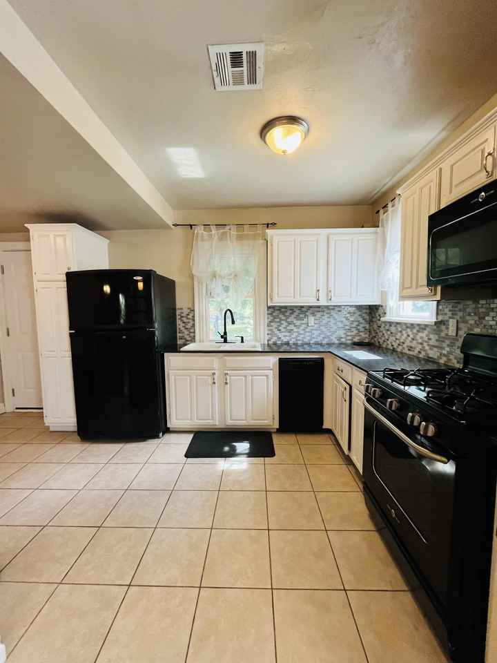3236 Nw 25th St #1 - Photo 4 of 10
