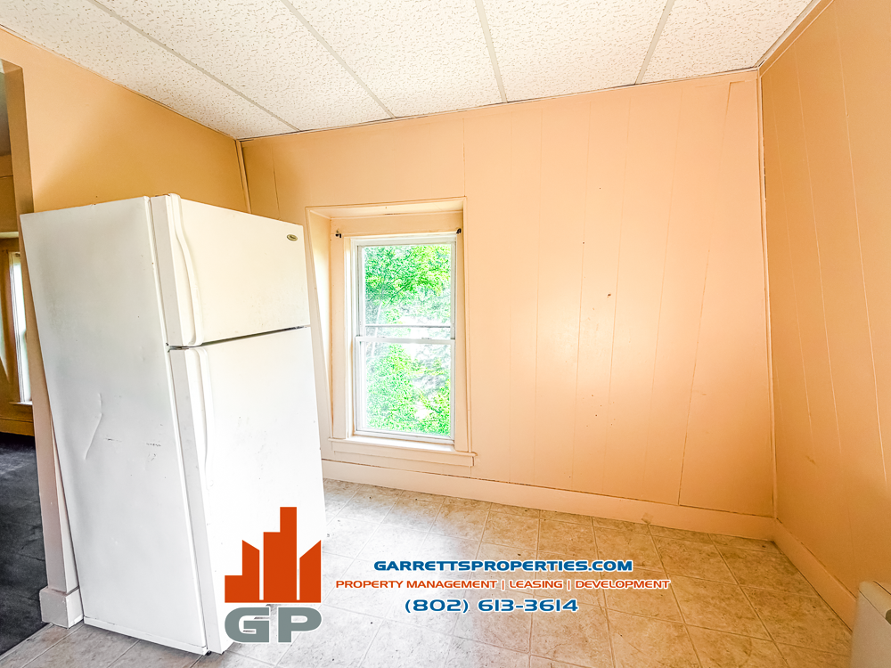1658 Main St #5 - Photo 3 of 7