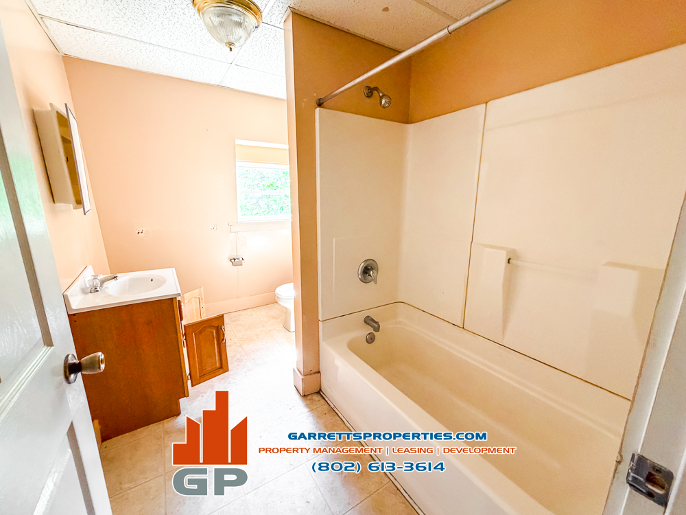 1658 Main St #5 - Photo 6 of 7