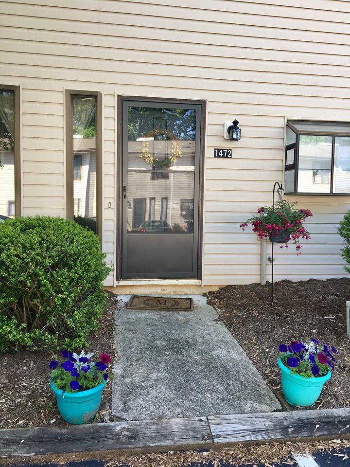 1472 Tenbury Dr #1 - Photo 2 of 32