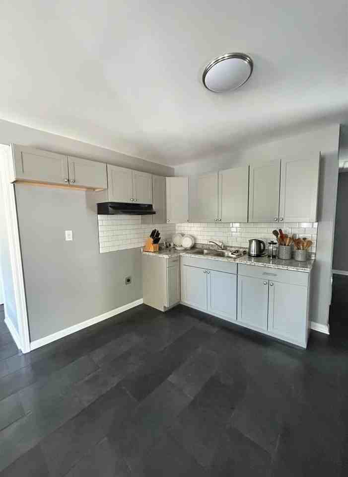 848 N Holmes St #1 - Photo 5 of 9