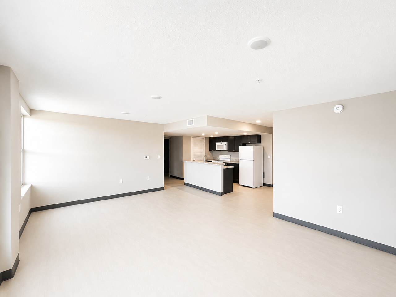 Historic Downtown Living at Miami Towers - Photo 3 of 8