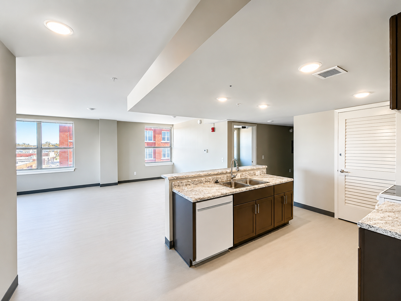Historic Downtown Living at Miami Towers - Photo 4 of 8