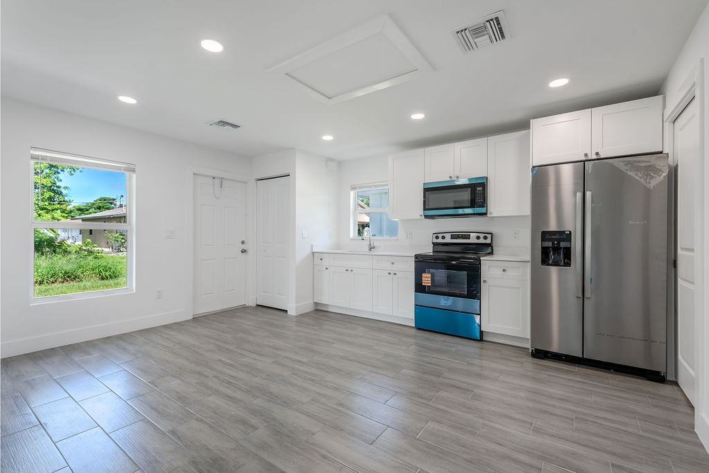 3018 Se Iris St #1 - Photo 4 of 16