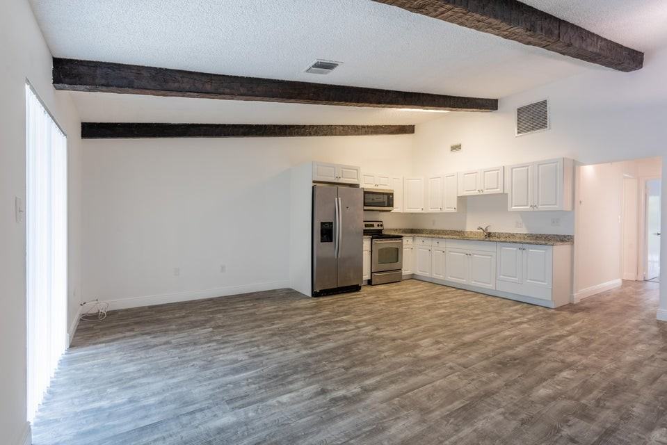 5847 S 37th St #1 - Photo 3 of 18