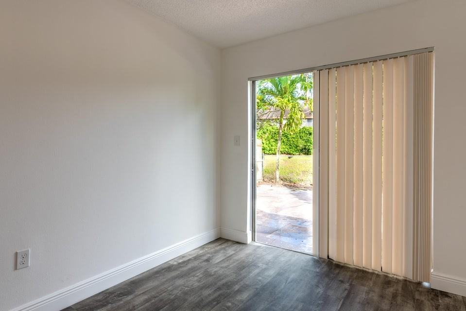 5847 S 37th St #1 - Photo 6 of 18