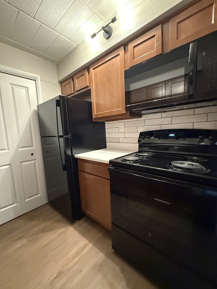 190 SYCAMORE DRIVEAPT 110 #110 - Photo 2 of 5