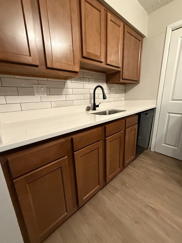 190 SYCAMORE DRIVEAPT 110 #110 - Photo 3 of 5