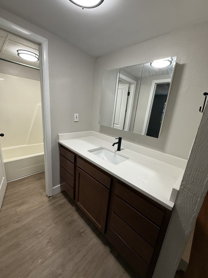 190 SYCAMORE DRIVEAPT 110 #110 - Photo 4 of 5