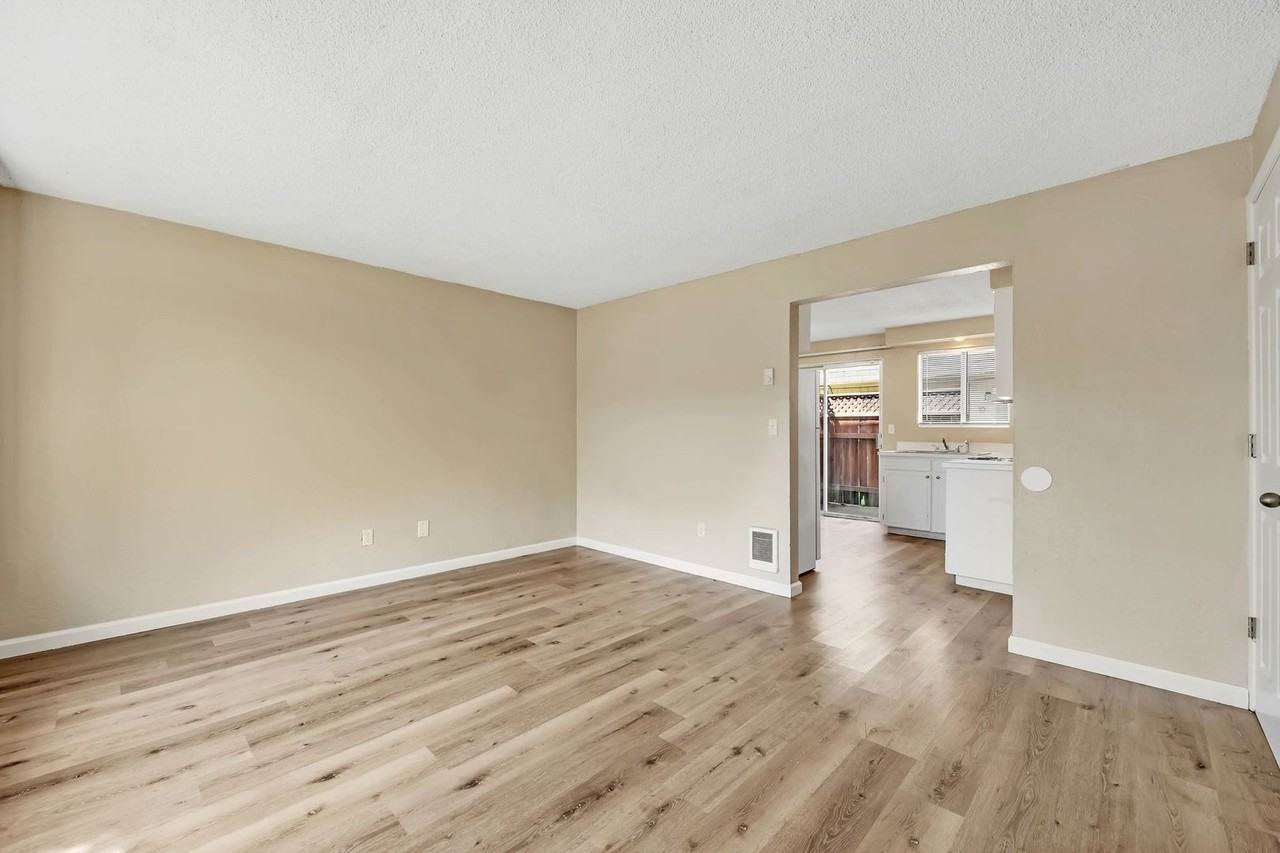 Villa Chateau Apartments - Photo 6 of 38