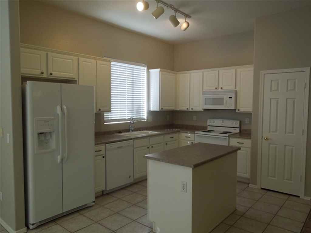 12711 West Earll Drive - Photo 3 of 11