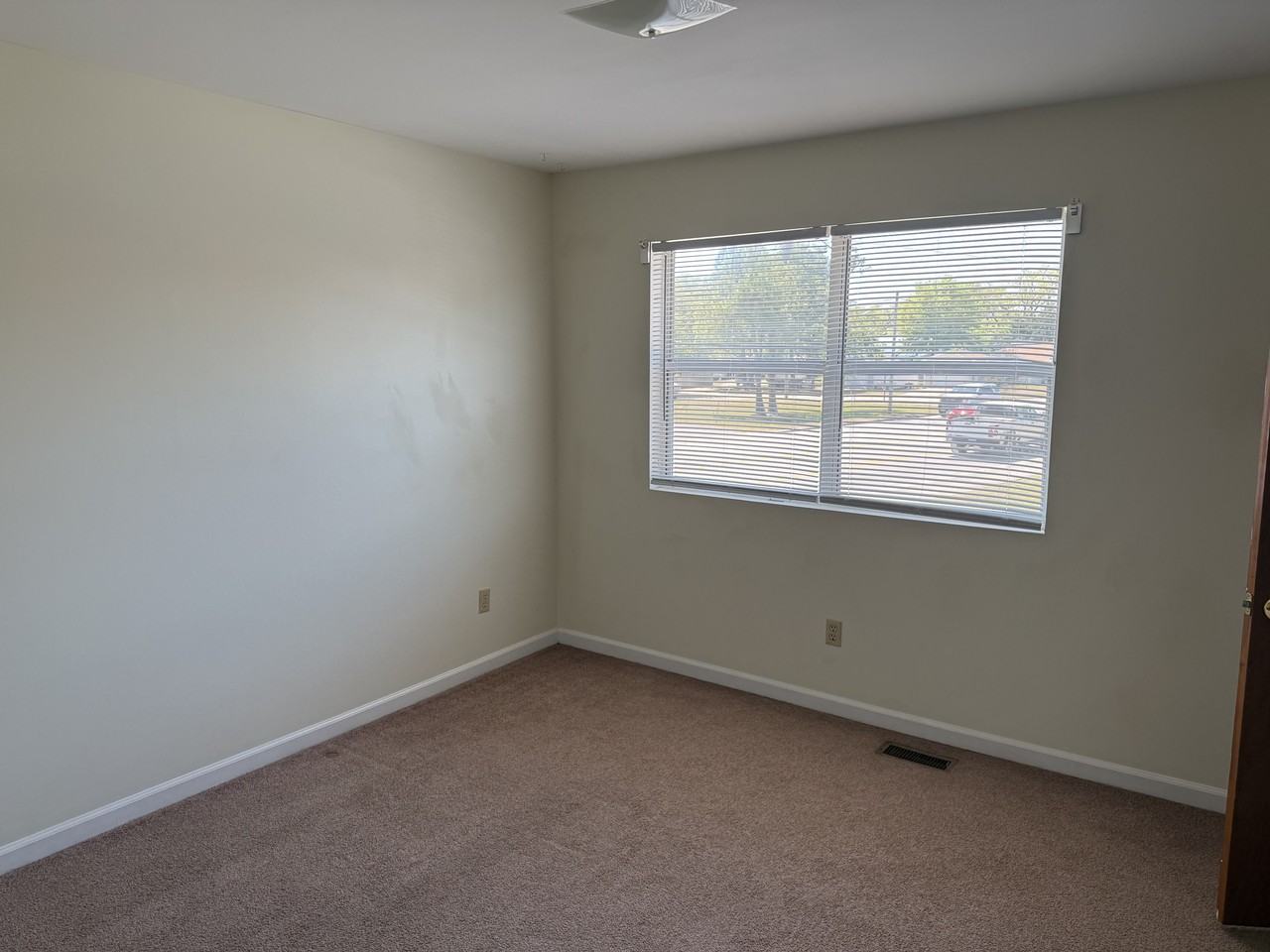 3320 Bridges Street - 1Apt 1 #1 - Photo 5 of 15