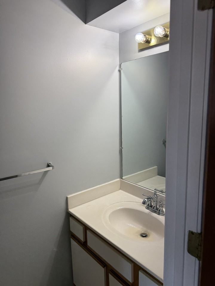 3320 Bridges Street - 1Apt 1 #1 - Photo 6 of 15