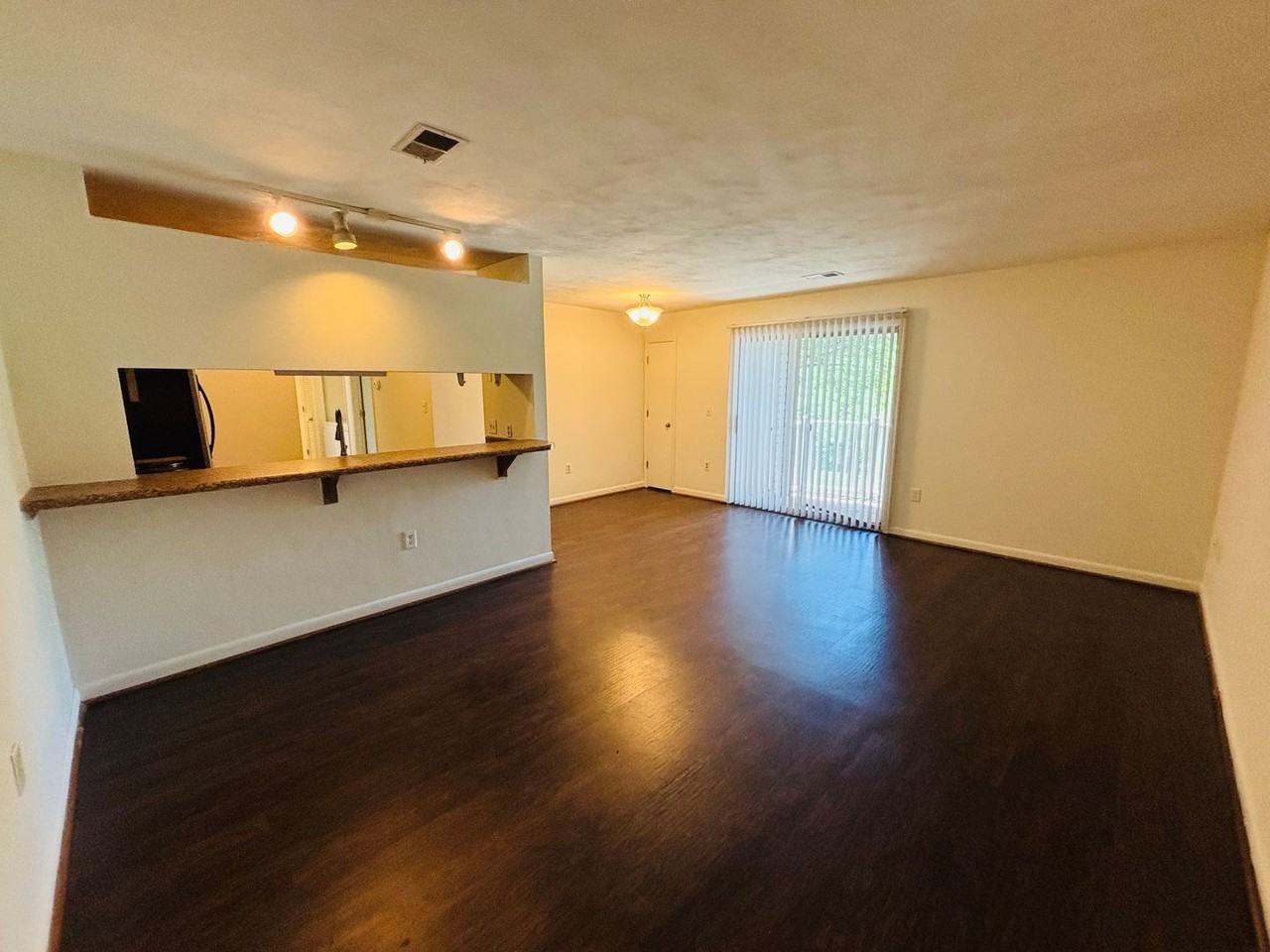 1210 University Ter Apt B - Photo 2 of 16